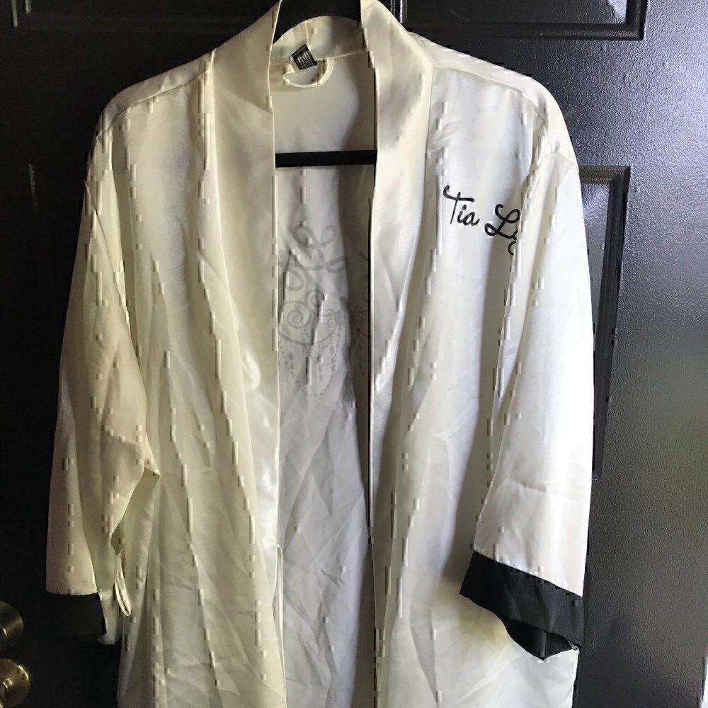 1X Silky White and Black Robe